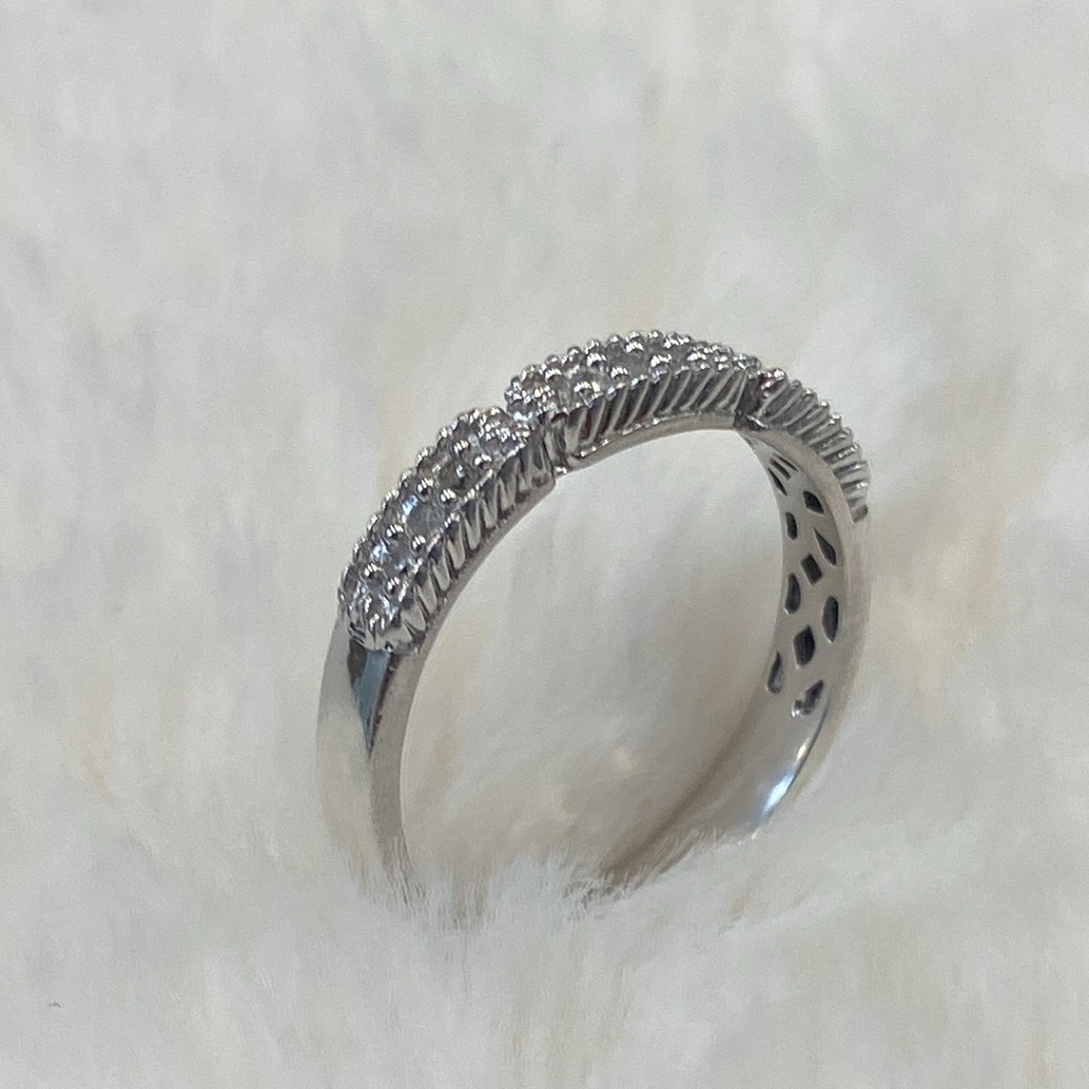 Elegant Natural Diamonds Band